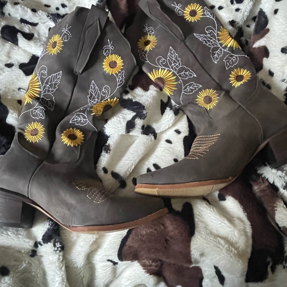 Sun flower cow girl boots